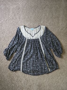 She + Sky Black Printed Peasant Blouse with Cream Lace Yoke